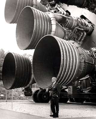 Illustration for article titled Los aterrizajes de SpaceX son más impresionantes cuando te das cuenta del tamaño de los cohetes